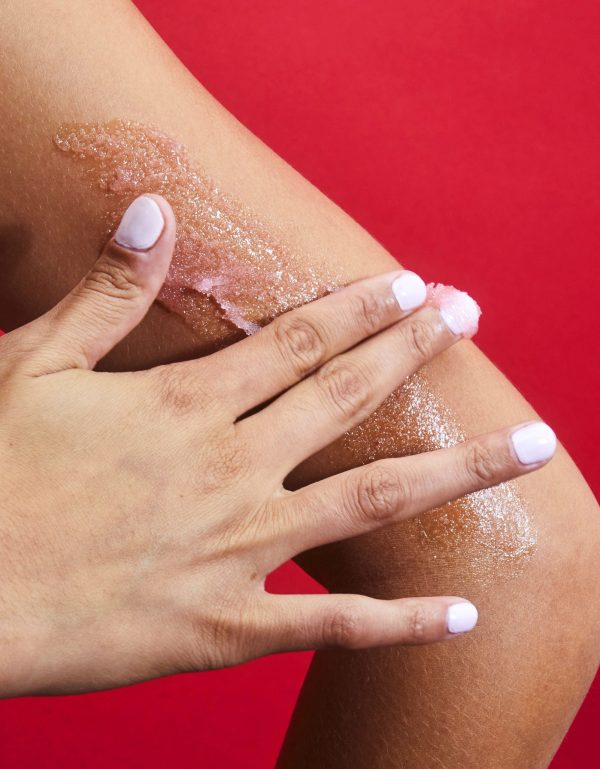 strawberry-shea-sugar-scrub-on-body